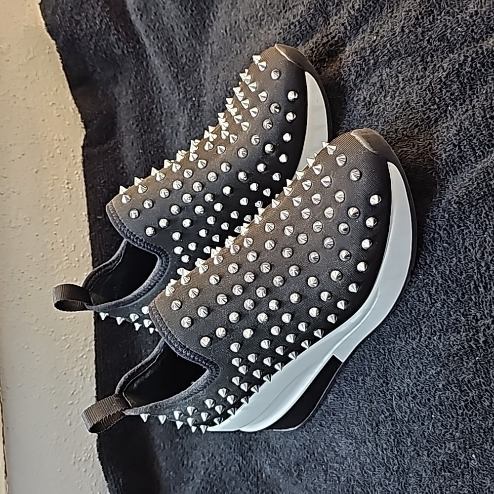Gianni Bini Spiked Slip On Platform Shoes Size 6 Worn Once